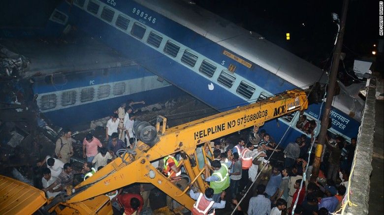Descarrilamiento de tren deja al menos 23 muertos en la India