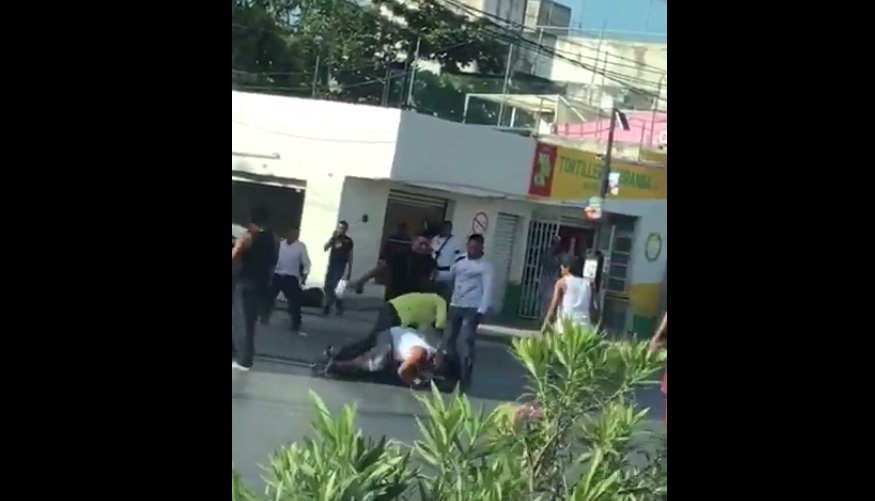 #Video Apuñalan a joven en Cancún