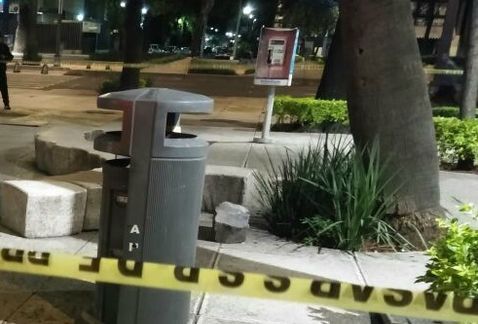 Hombre muere acuchillado en Paseo de la Reforma