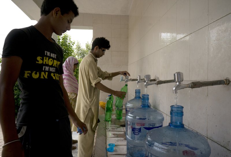 Agua contaminada con arsénico amenaza a 60 millones en Pakistán
