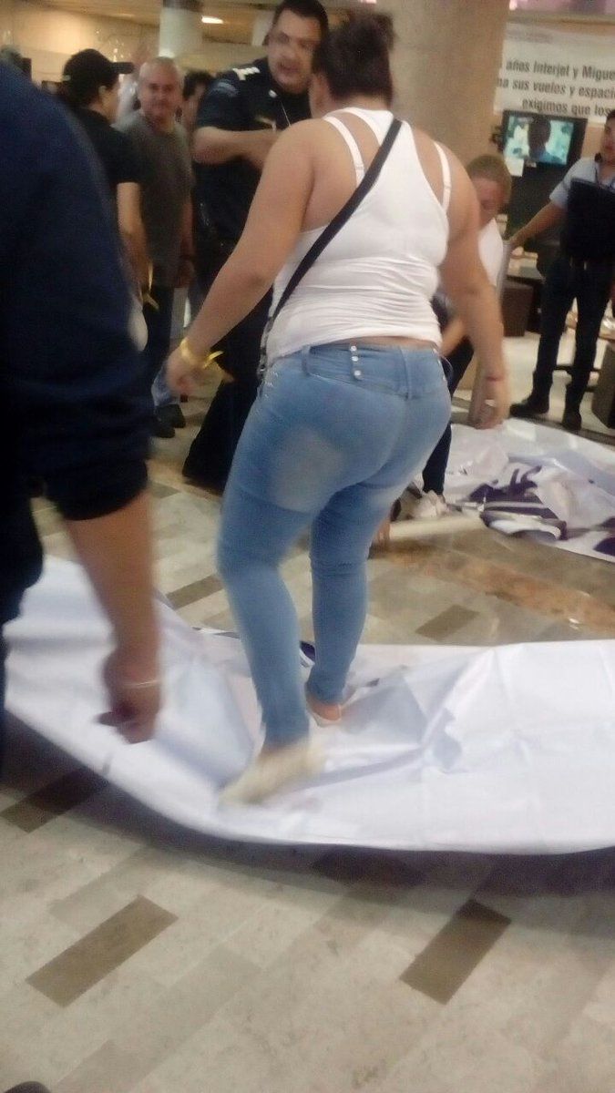 Ex empleados de Mexicana se enfrentan a barzonistas en el AICM - aicm-4