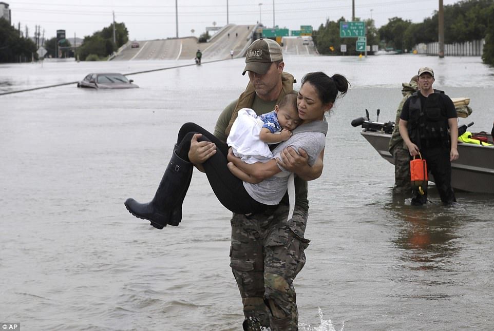 #Galería Houston bajo el agua tras paso de Harvey - ap-34t-354