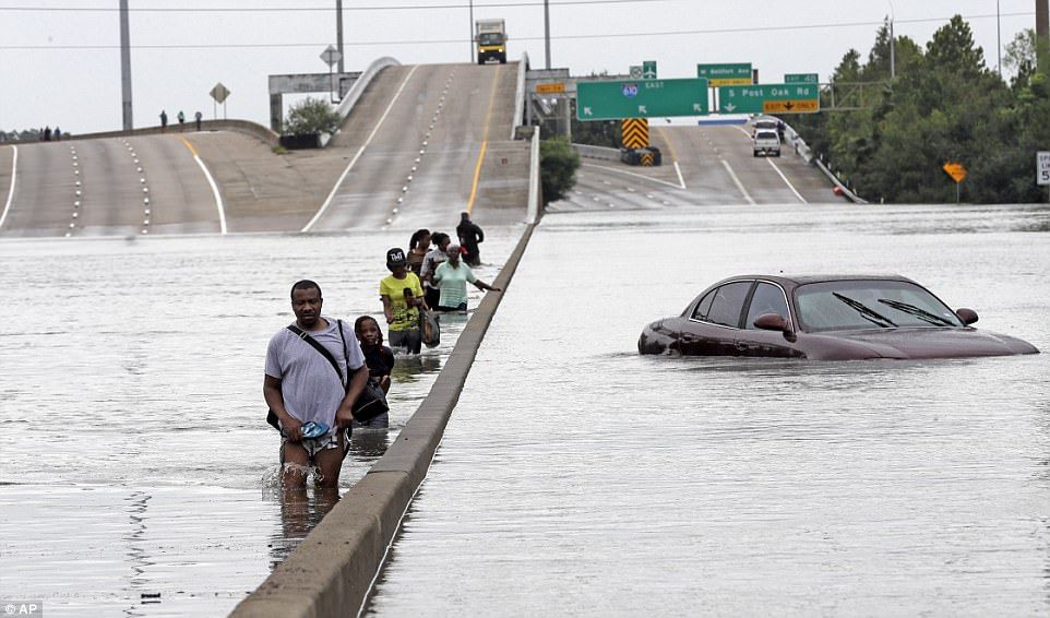 #Galería Houston bajo el agua tras paso de Harvey - ap-housgs