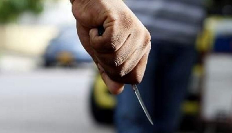 Apuñalan a niño por no entregar su mochila durante asalto