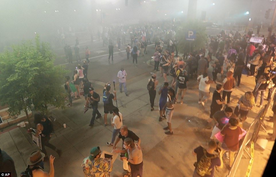 Manifestaciones contra Trump invaden Phoenix