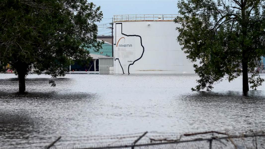 Planta química afectada por Harvey registra dos explosiones