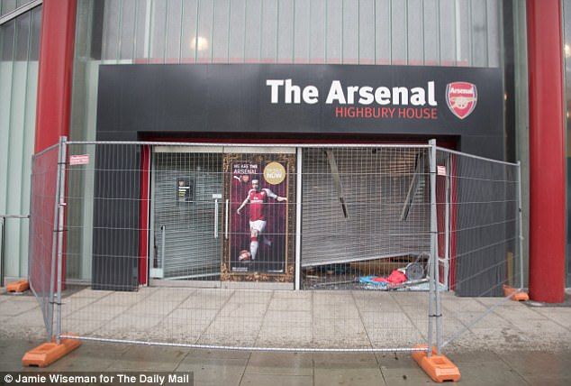 Roban tienda del Arsenal en Emirates Stadium