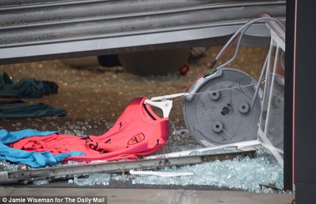 Roban tienda del Arsenal en Emirates Stadium - arsenal-store-5