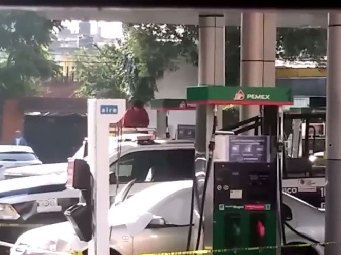Asesinan a automovilista en gasolinera de Tlalnepantla