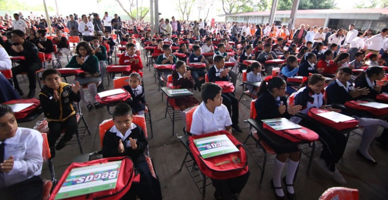 Gracias a los docentes Guerrero está cambiando frente al país: Astudillo - astudillo-guerrero