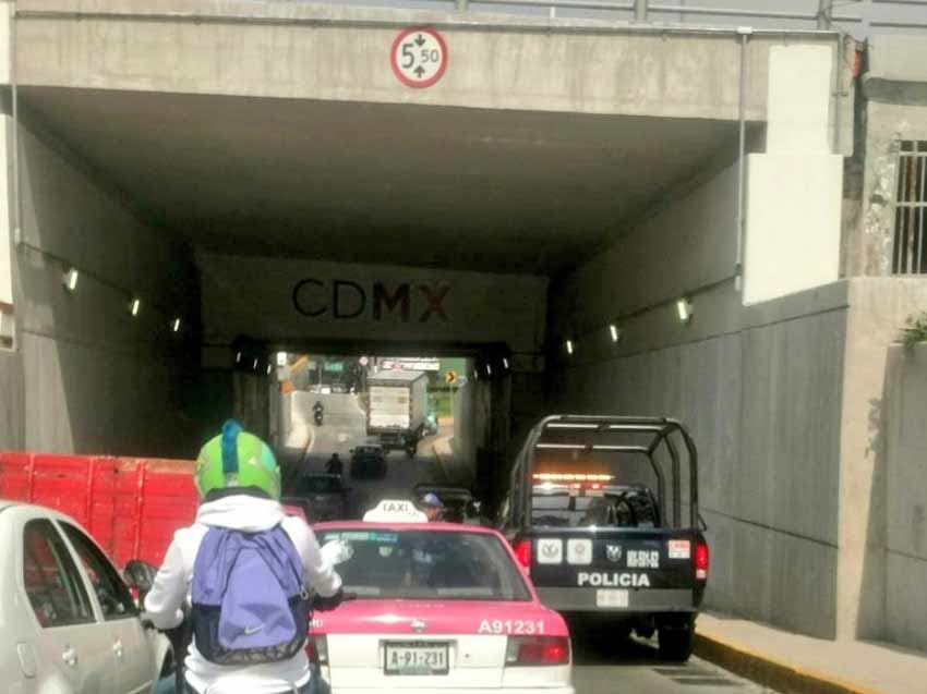 Conductor balea a otro por no cederle el paso en Churubusco