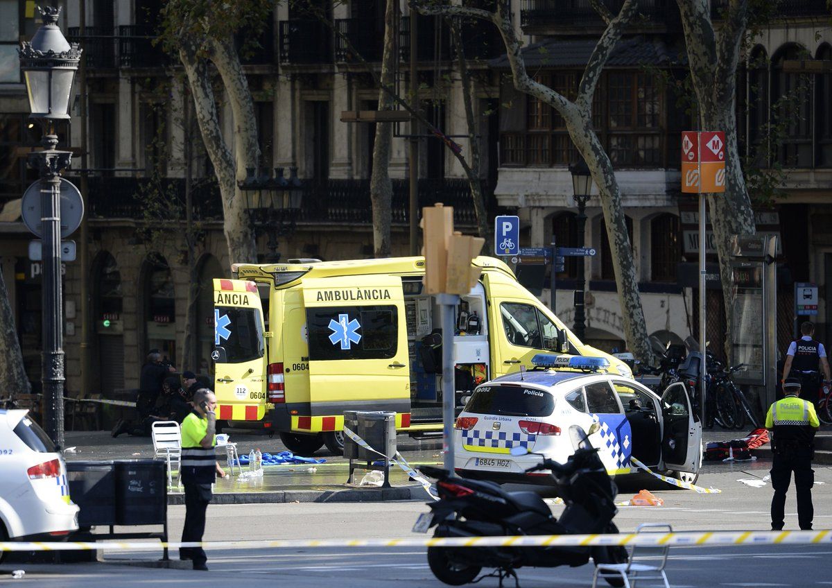 Atentado terrorista en Barcelona deja al menos 13 muertos y 100 heridos - barcelona-22