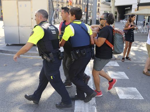 El papa Francisco reza por víctimas del atentado en Barcelona - barcelona-ataque