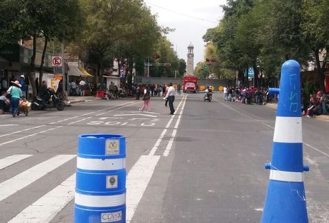 Cierran Bucareli por manifestaciones en Segob