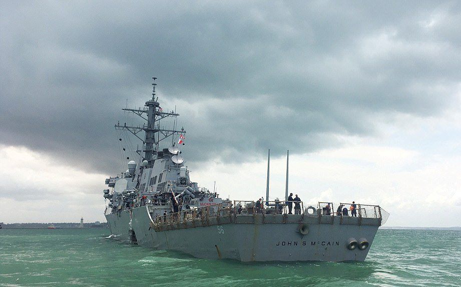 Hallan cadáveres de marinos en destructor accidentado de EE.UU. - buque-1-e1503328970762