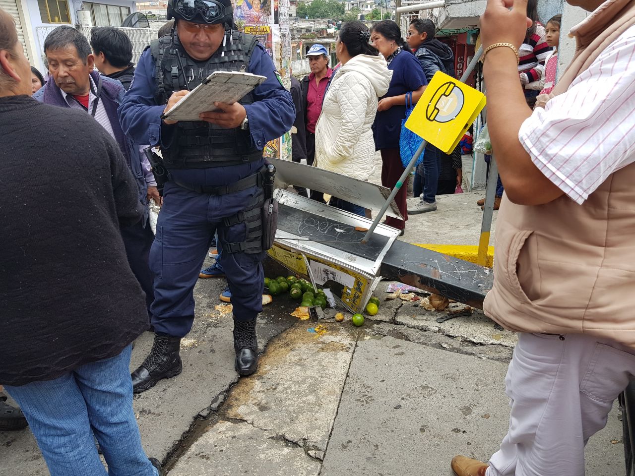 Camioneta sin frenos arrolla a varias personas en Estado de México - camioneta-sin-frenos-edomex-2