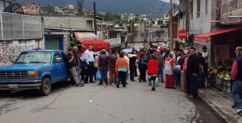 Camioneta sin frenos arrolla a varias personas en Estado de México