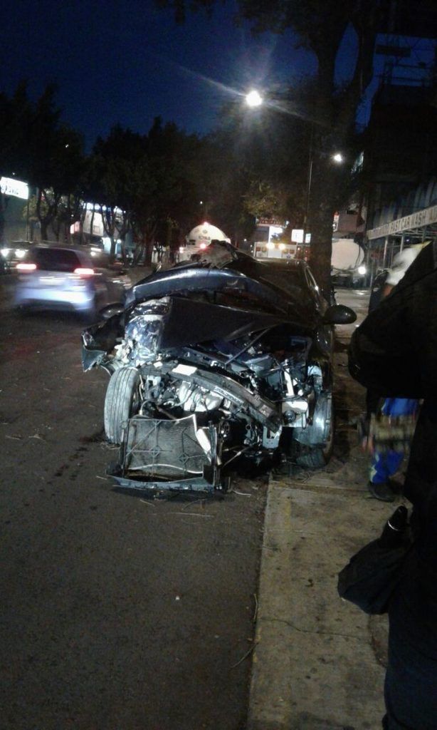 Choque deja una mujer lesionada en Insurgentes Sur - choque-insurgentes1-614x1024