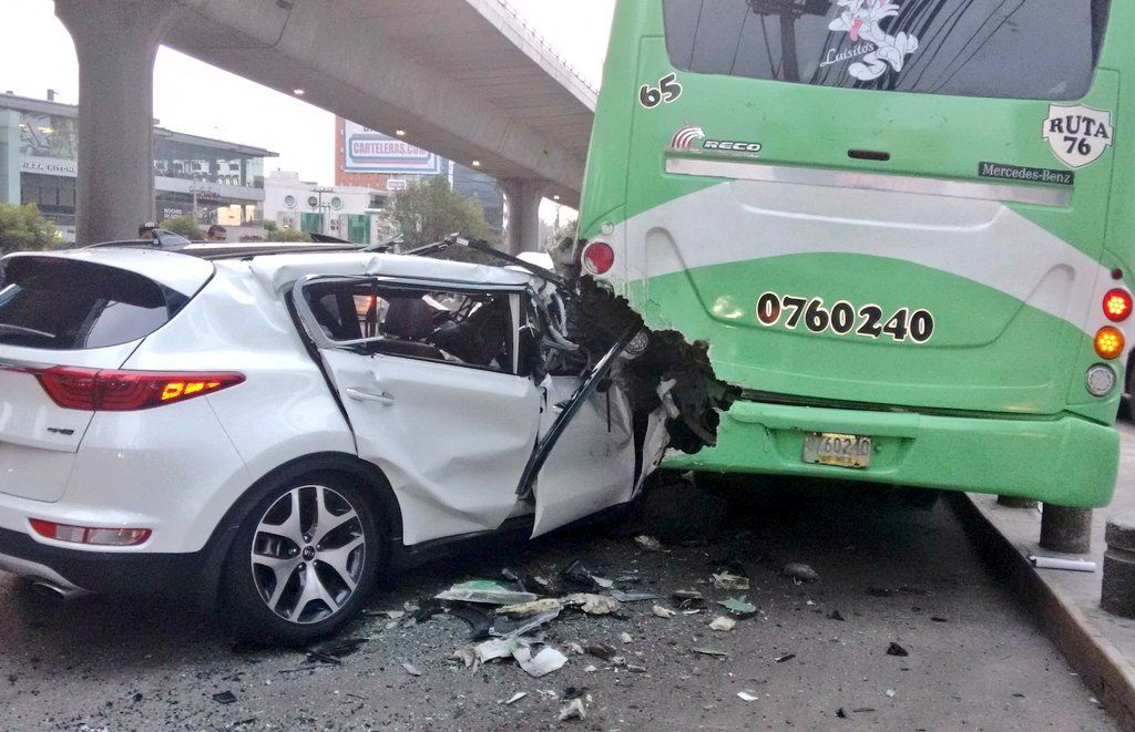 Choque deja dos personas lesionadas en Periférico