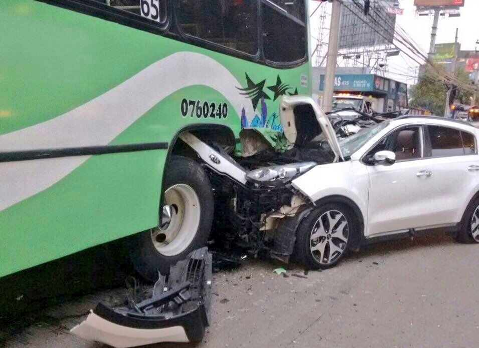 Choque deja dos personas lesionadas en Periférico - choque-periferico1