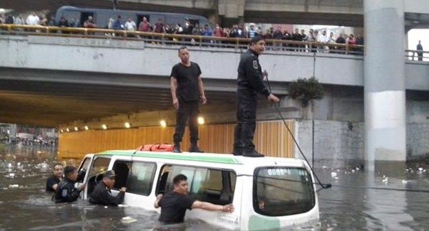 Continúan cerradas Oceanía y Circuito Interior por inundaciones