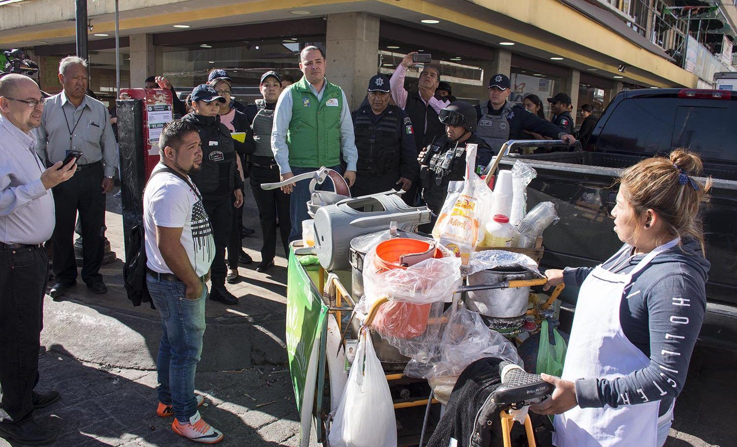 Retiran comercio informal de Tlalnepantla