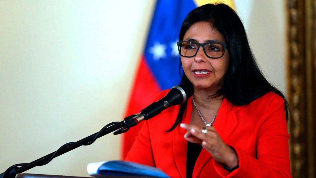 Apartan de su cargo a fiscal general crítica con Maduro - delcy-rodriguez