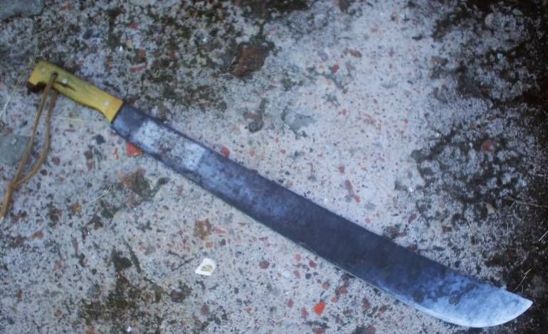 Menor machetea a su tío por insultarlo