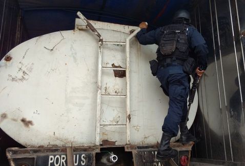 Ejército y PF aseguran camiones robados en Guanajuato - ejercito-camiones_robados-delincuencia-operativo-milenio-noticias-leon_MILIMA20170819_0142_30