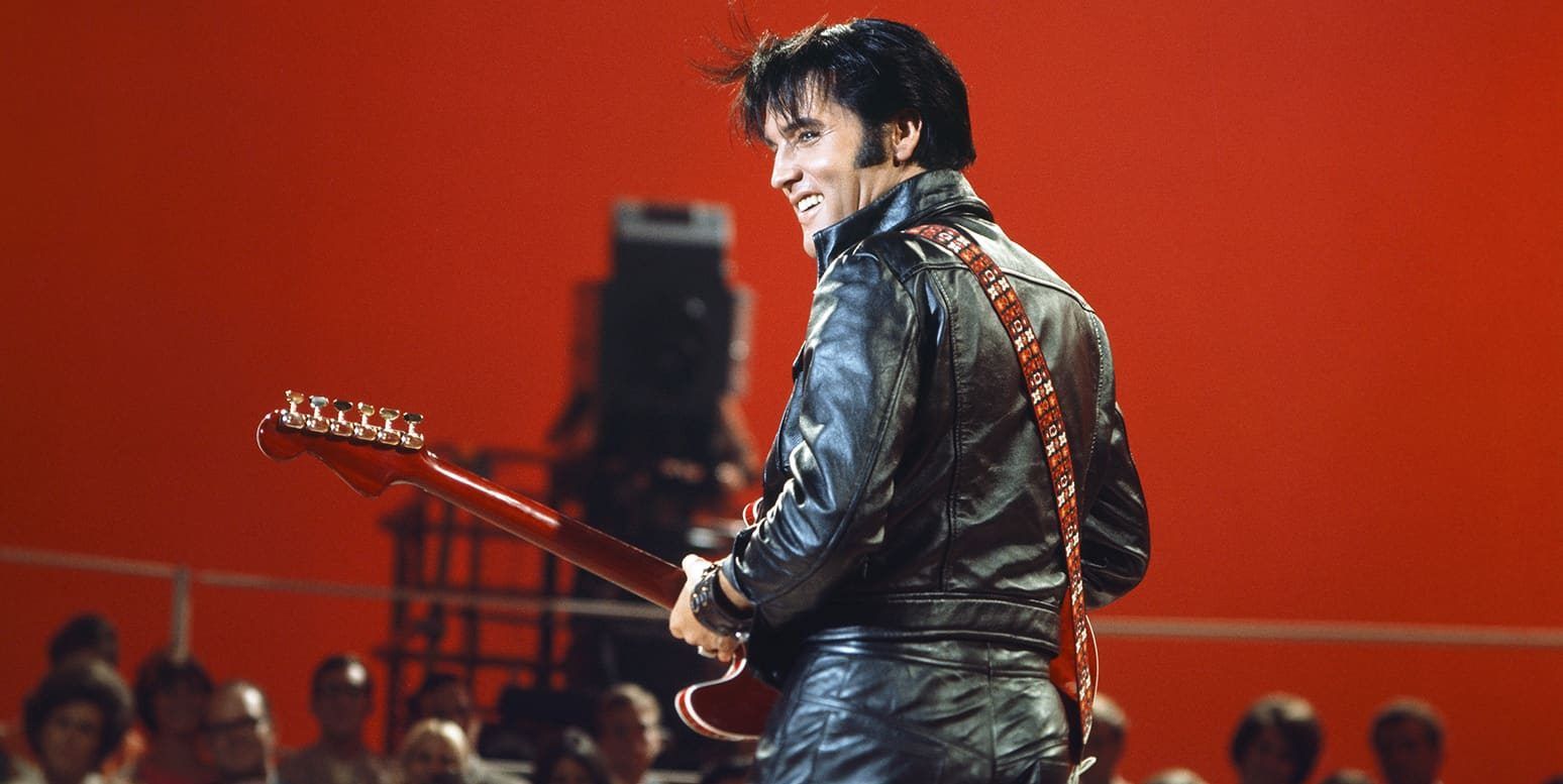 Las celebridades muertas más exitosas de 2017 - elvis-presley-1968-color-billboard-1548-e1503018883871