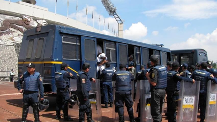 Detienen a 12 personas por reventa de boletos en Pumas-Morelia - estadio-cu