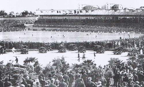 La portería donde se anotó el primer gol mundialista