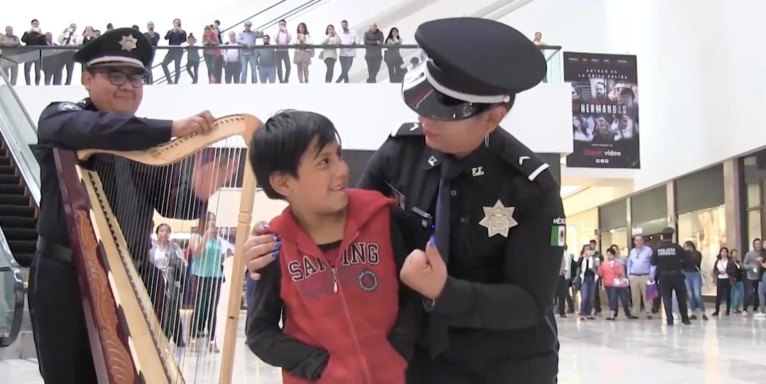 #Video Policía Federal realiza ‘flashmob’ en Plaza Universidad