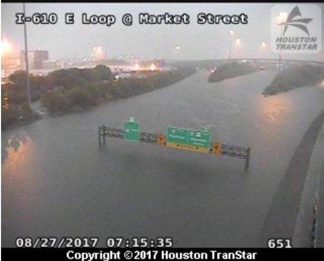 Aumenta a cinco número de muertos por Harvey en Texas - flooding-houston-2