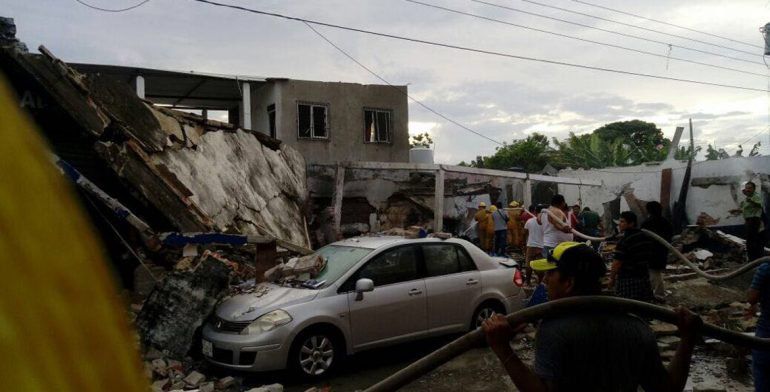 Fuga de gas provoca explosión en Tabasco - fotos