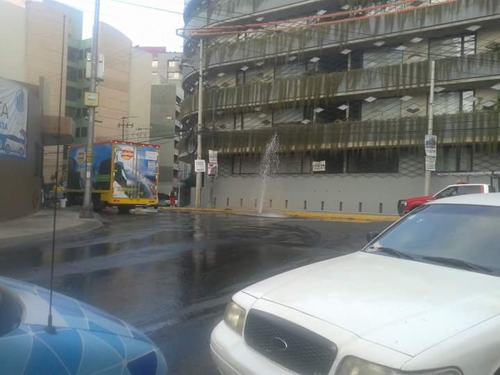 Fuga de agua en Coyoacán Fuga de agua en Coyoacán