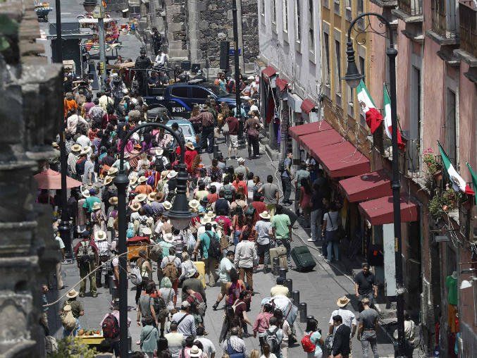 Continúa el cierre de vialidades en el Centro Histórico por Godzilla
