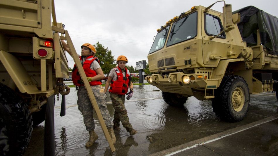 Washington desplegará hasta 30 mil soldados en Texas por Harvey