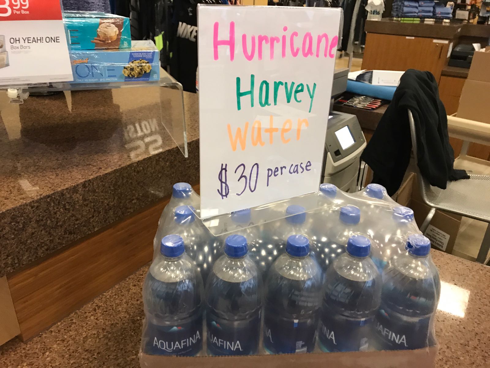 Comercios abusan de precios por Harvey - harvey-abusos-2