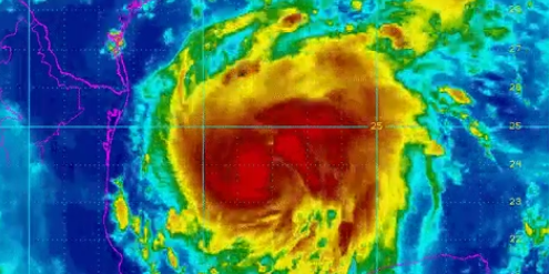 Harvey se convierte en huracán frente a costa de Texas