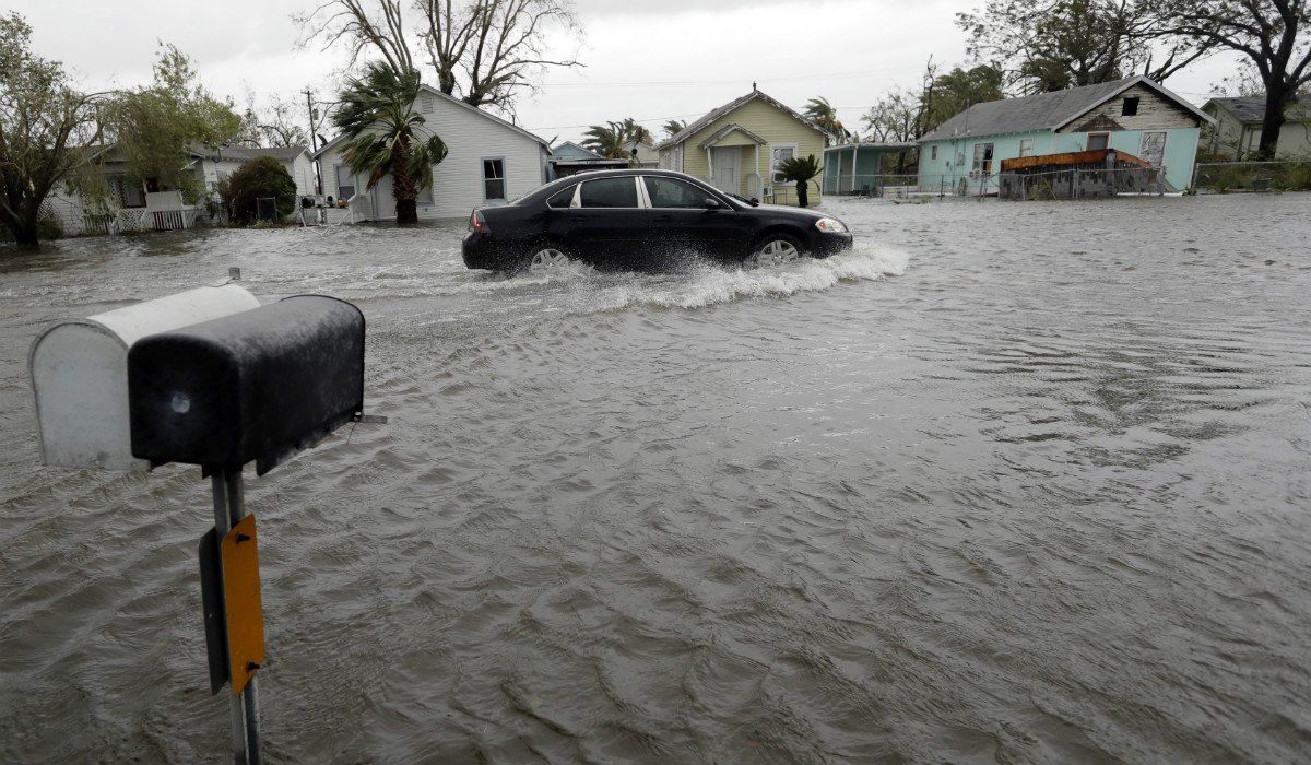 Cruz Roja abre ocho refugios en el área de Houston