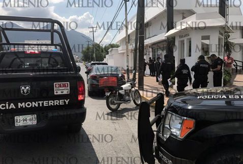 Balean a hombre afuera de restaurante en Monterrey - hombre-baleado-asalto-milenio-noticias-monterrey_MILIMA20170825_0180_8