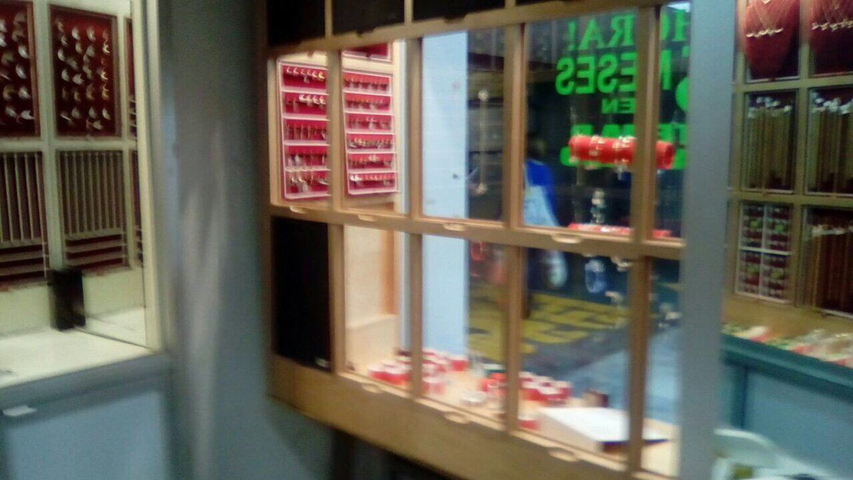 Detienen a asaltante de joyería en el Metro - joyeria-salto-del-agua