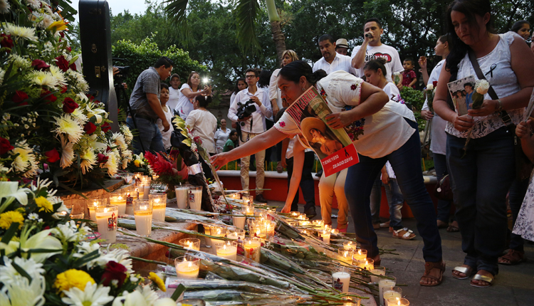 Conmemoran en Michoacán primer aniversario luctuoso de Juan Gabriel