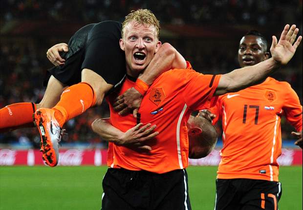 Revelan que 25 futbolistas habrían usado sustancias prohibidas en 2010 - kuyt-2010