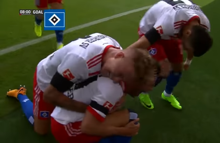 #Video Jugador se lesiona al celebrar un gol