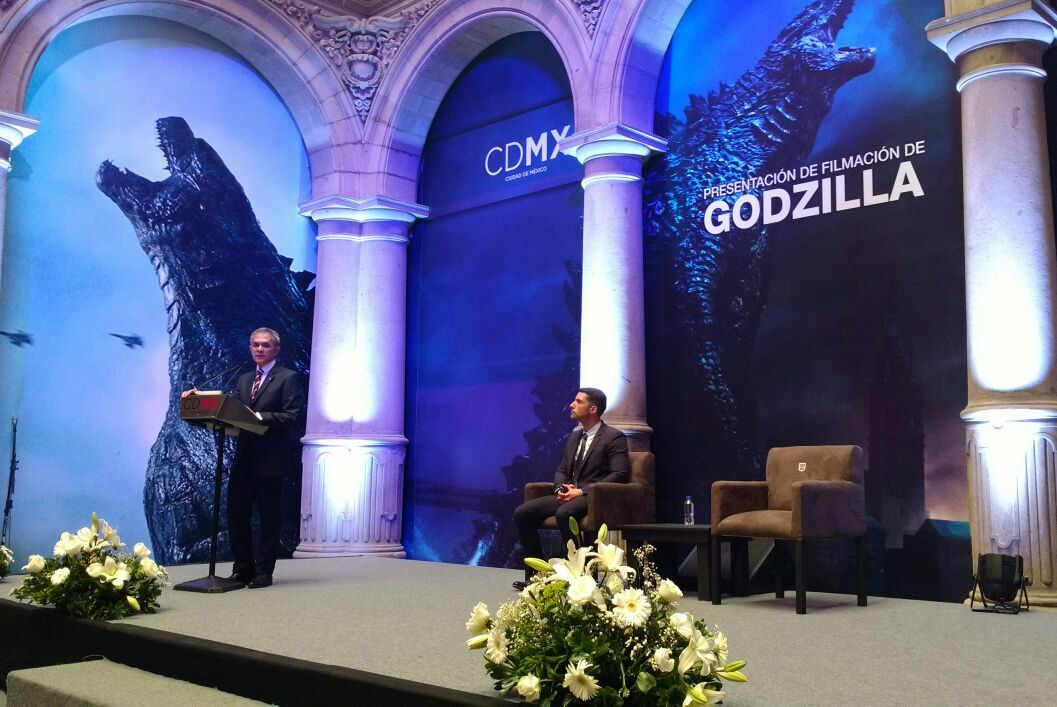 Grabarán Godzilla en la Ciudad de México - mancera-godzilla2