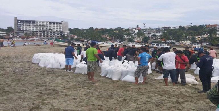 Alerta en Oaxaca por olas de hasta cinco metros - mar-2-770x392