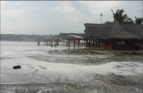 Puertos de Oaxaca cerrados a la navegación por mar de fondo
