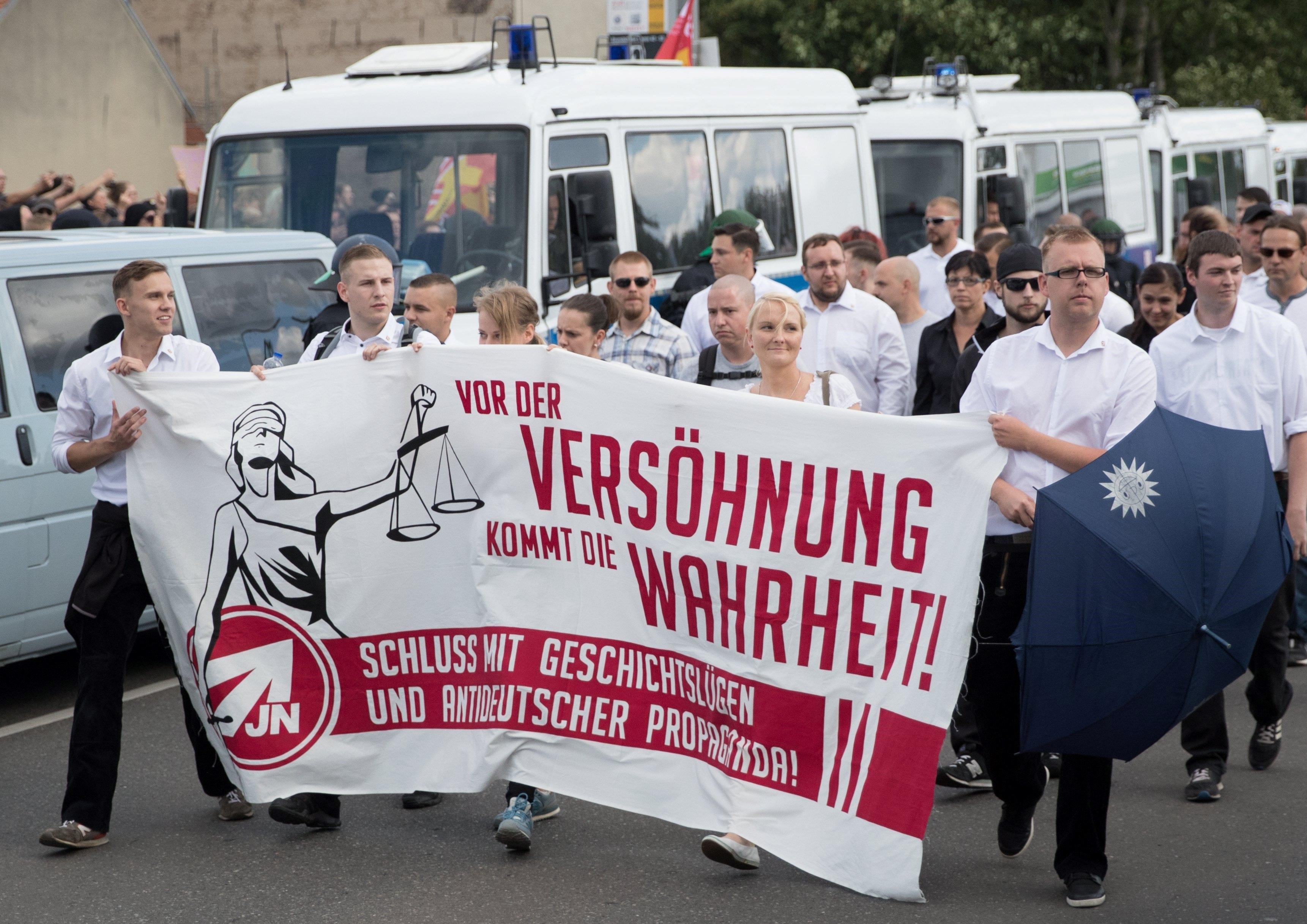 Detienen a 35 personas por marcha neonazi en Alemania